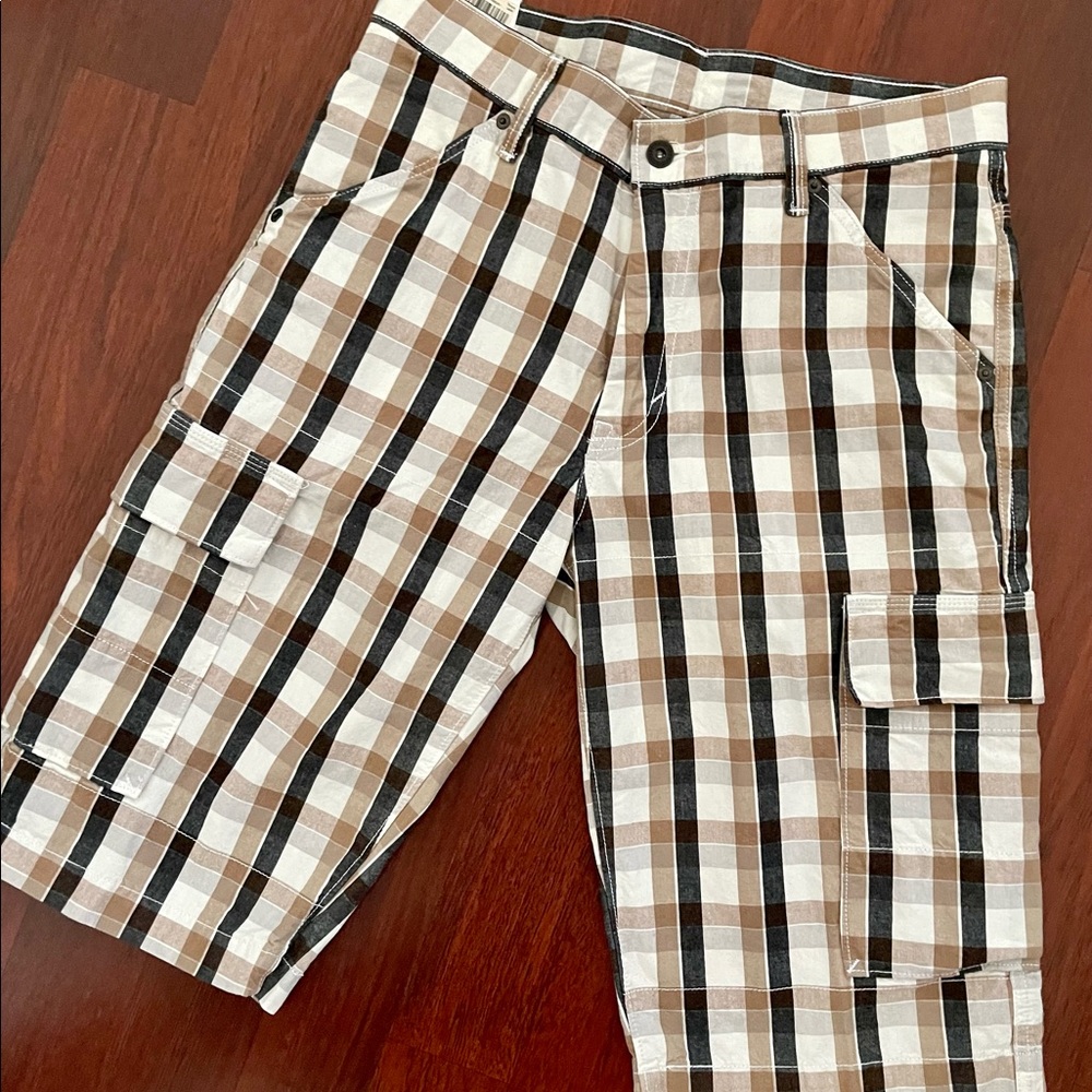 Men's Levi's Cargo Shorts in Size 30 New!